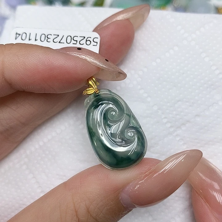 颈饰18K金镶嵌翡翠