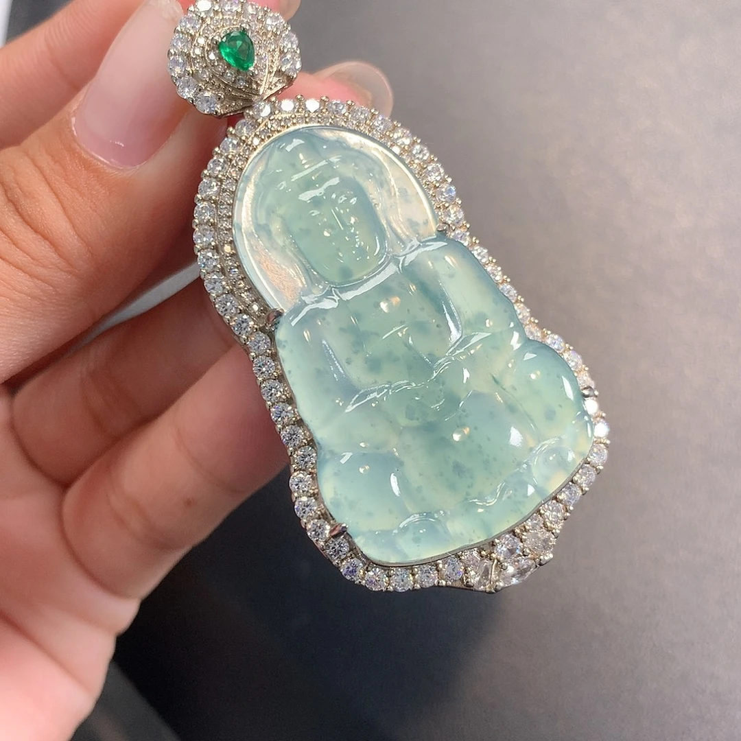 翡翠未镶嵌颈饰观音