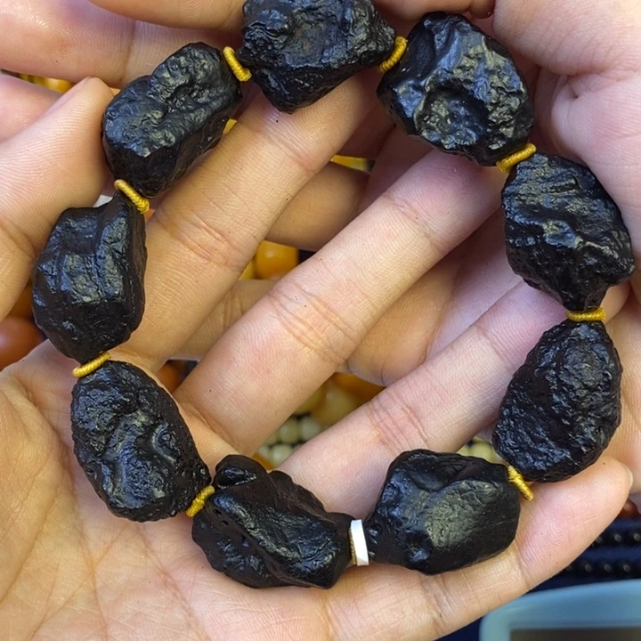 未镶嵌琥珀珠宝奇石