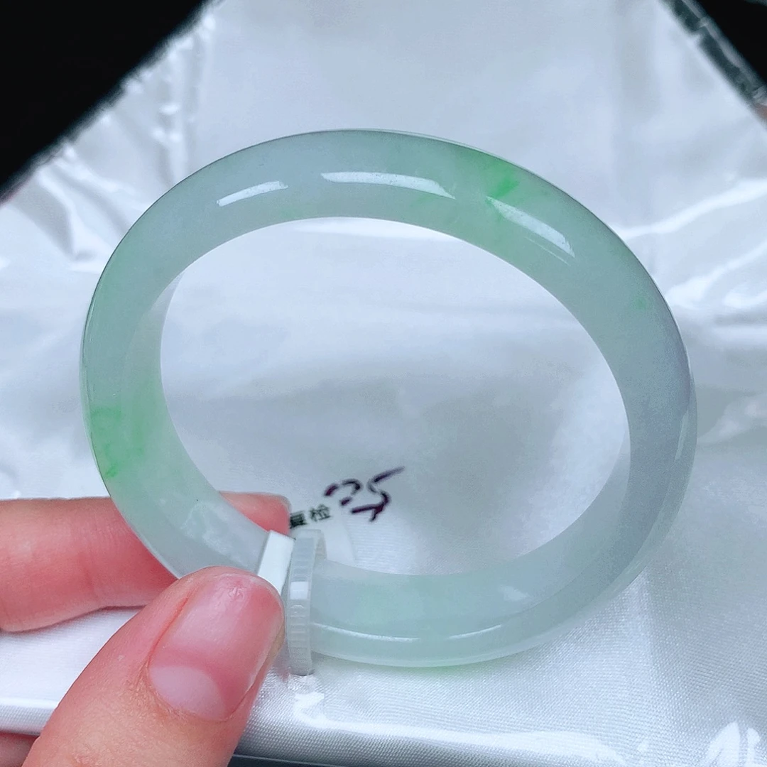 翡翠未镶嵌手镯（贵妃镯）贵妃50