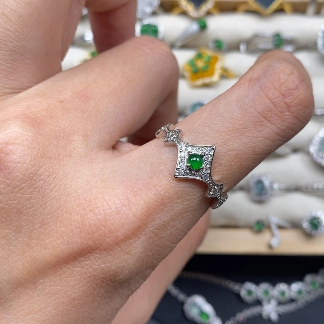 翡翠颈饰未镶嵌翡翠