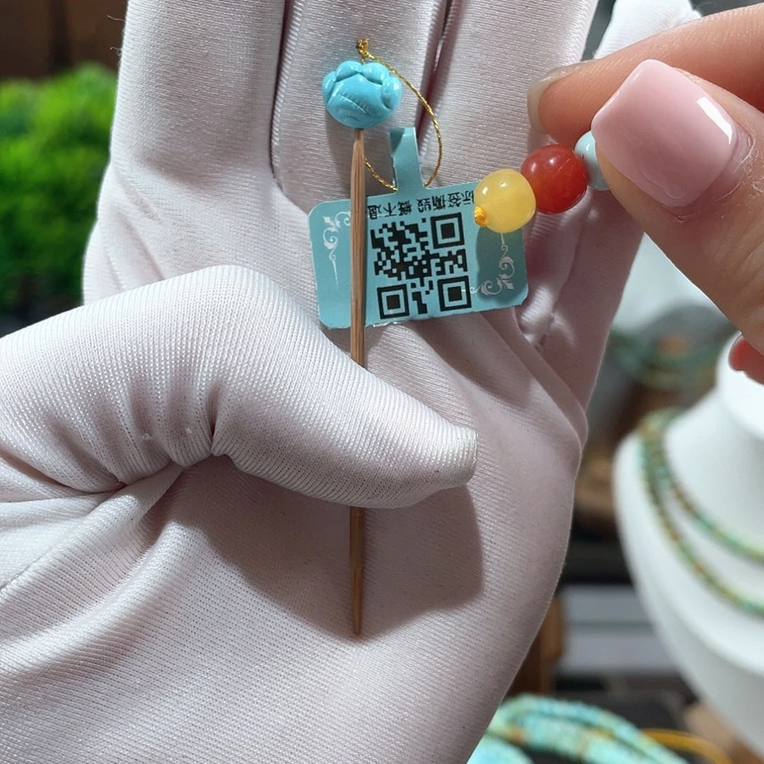 南红玛瑙拳头挂件未镶嵌