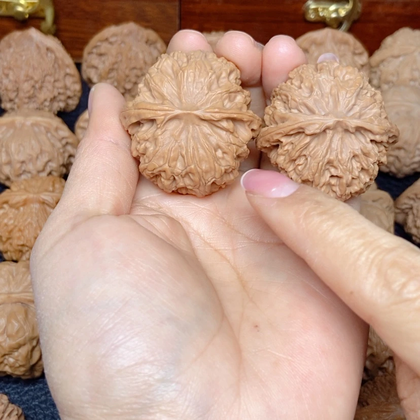 【闪购商品】文玩核桃吊坠请****奥苹果园40