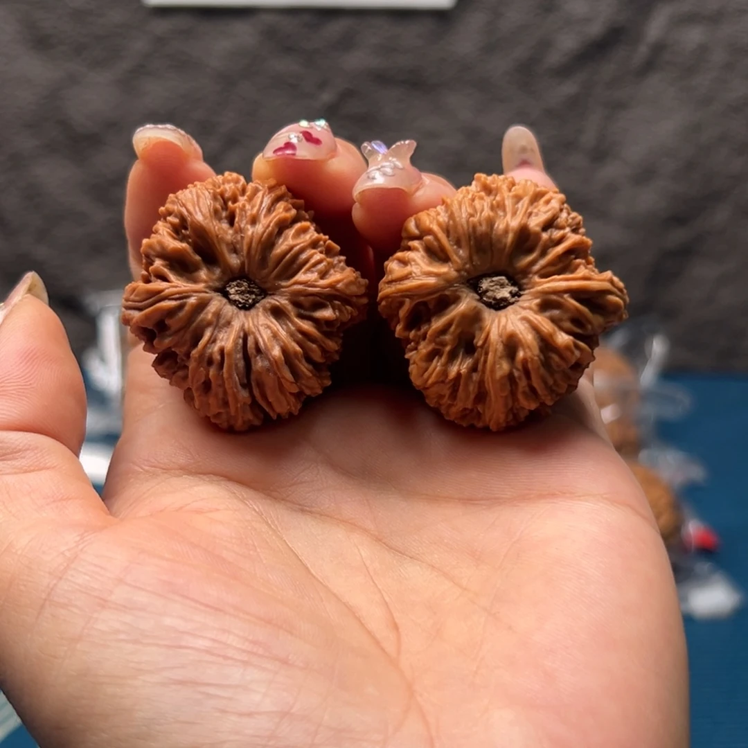 ****医文玩核桃把件南疆37微色差