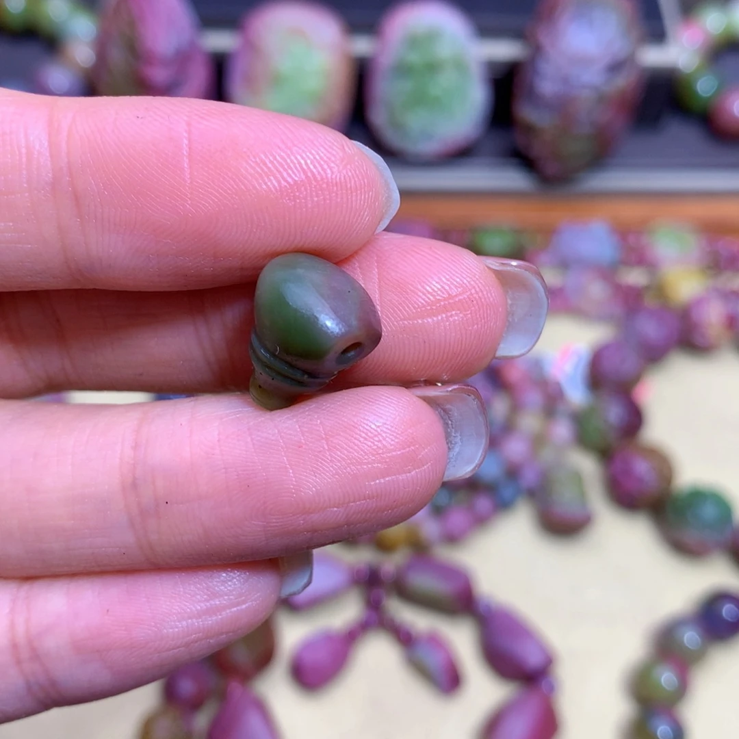 玛瑙挂件未镶嵌奶*盐源