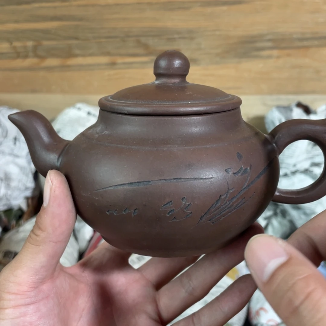 茶壶紫砂老厂紫砂壶一件。