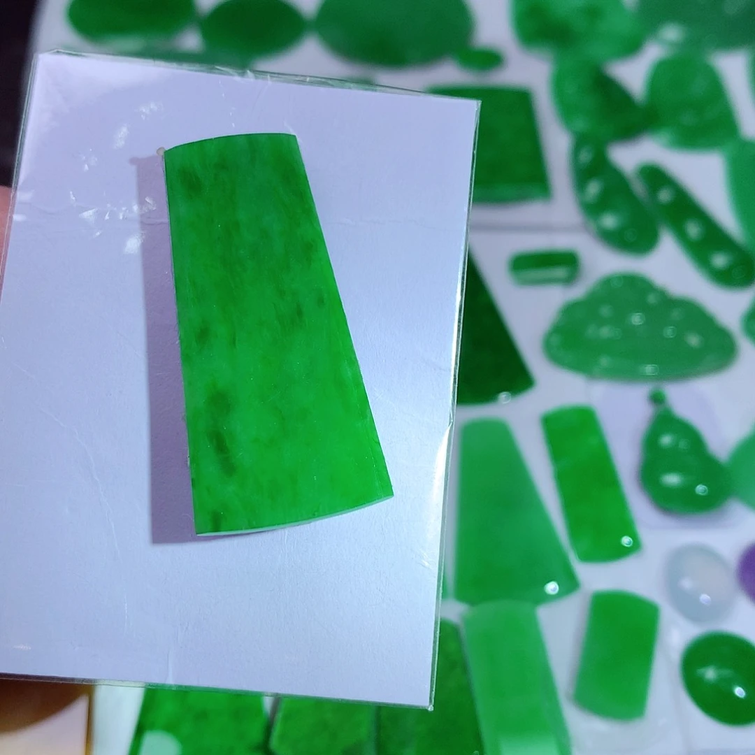 翡翠颈饰未镶嵌天然翡翠