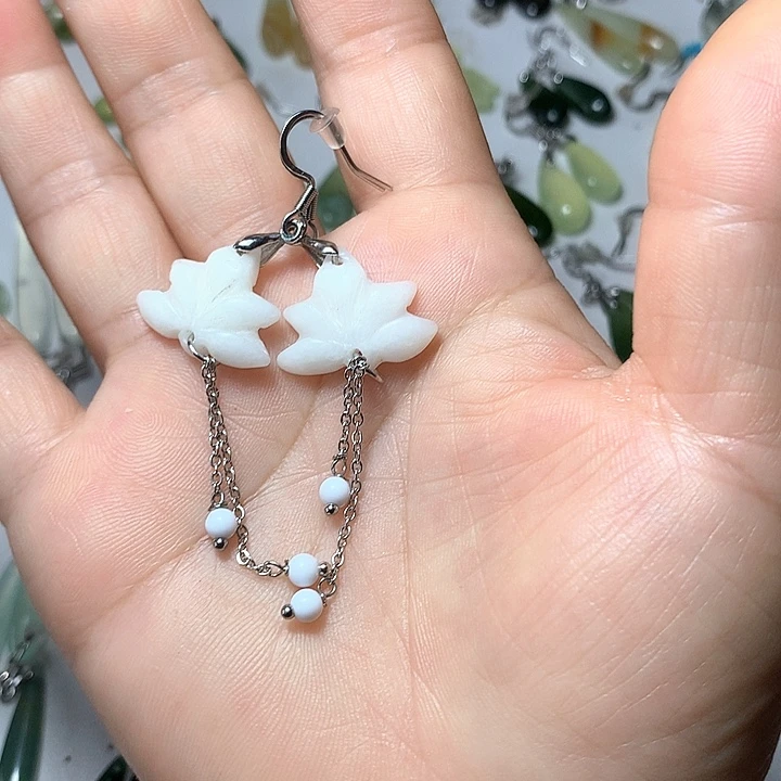 蛇纹石玉未镶嵌耳环