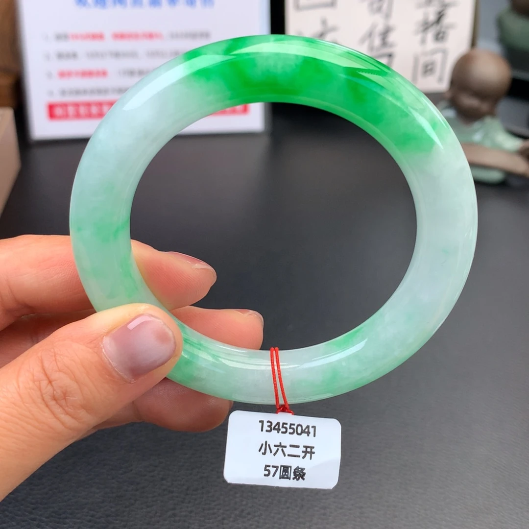 翡翠未镶嵌手镯糯冰白底青【后台询价】