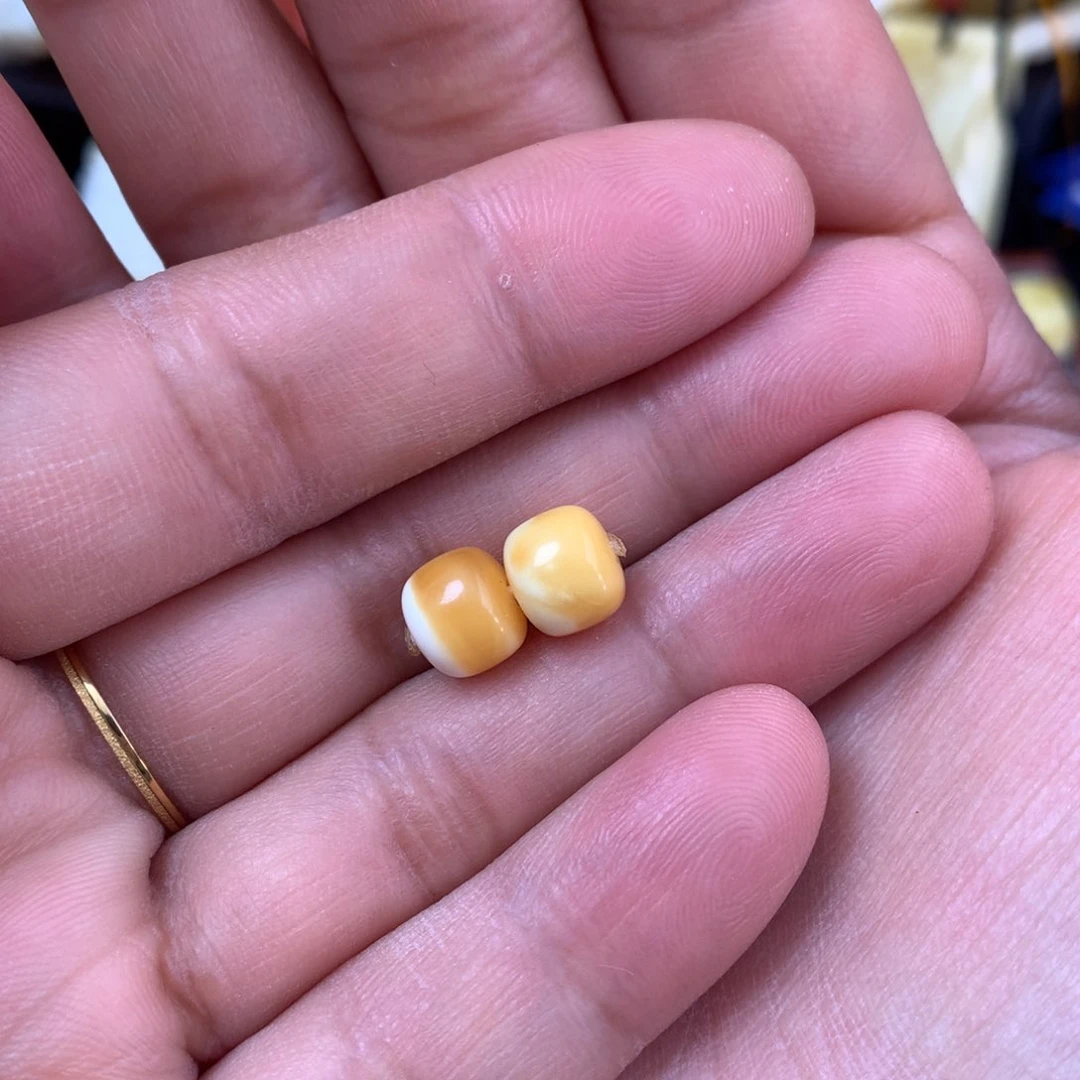 琥珀裸石未镶嵌蜜蜡