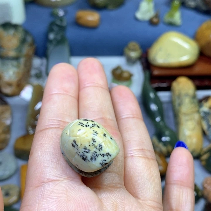 岫岩河磨玉（透闪石质玉）未镶嵌挂件和*