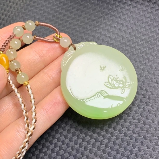 和田玉翠青冰底荷花鱼圆牌吊坠
