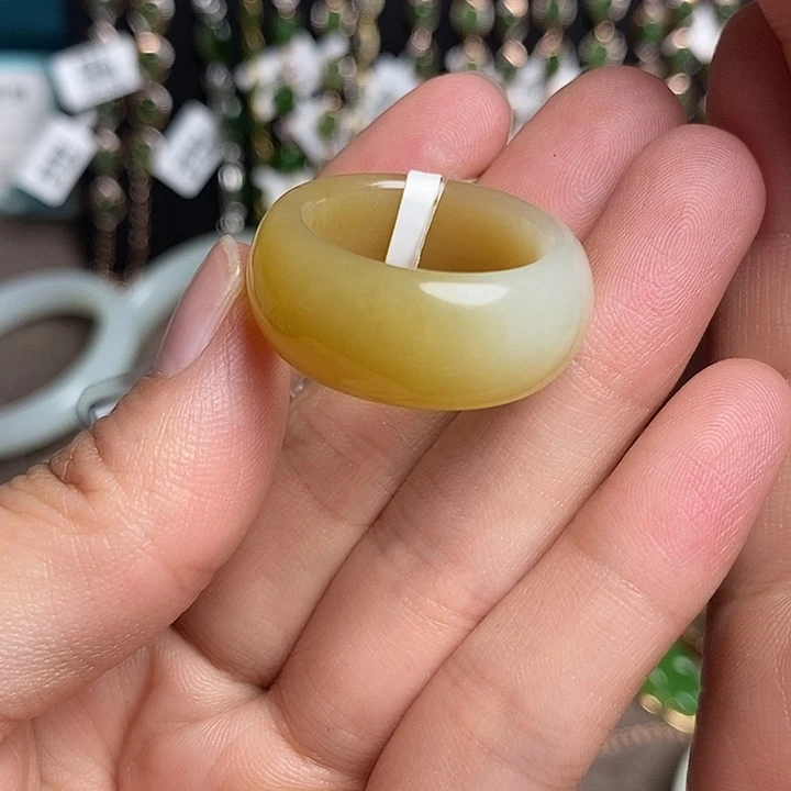 未镶嵌戒指和田玉