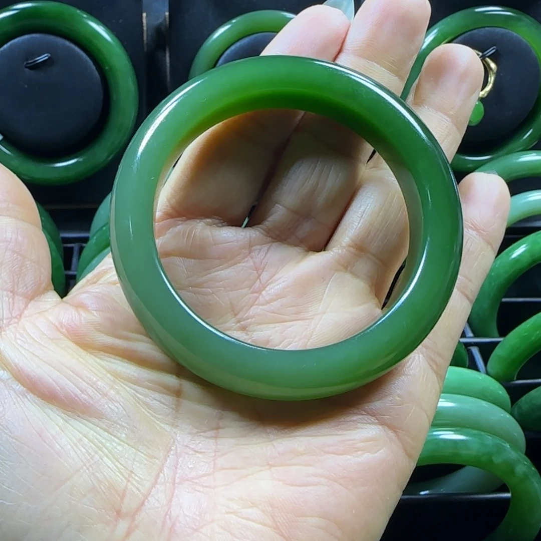 和田玉未镶嵌手镯