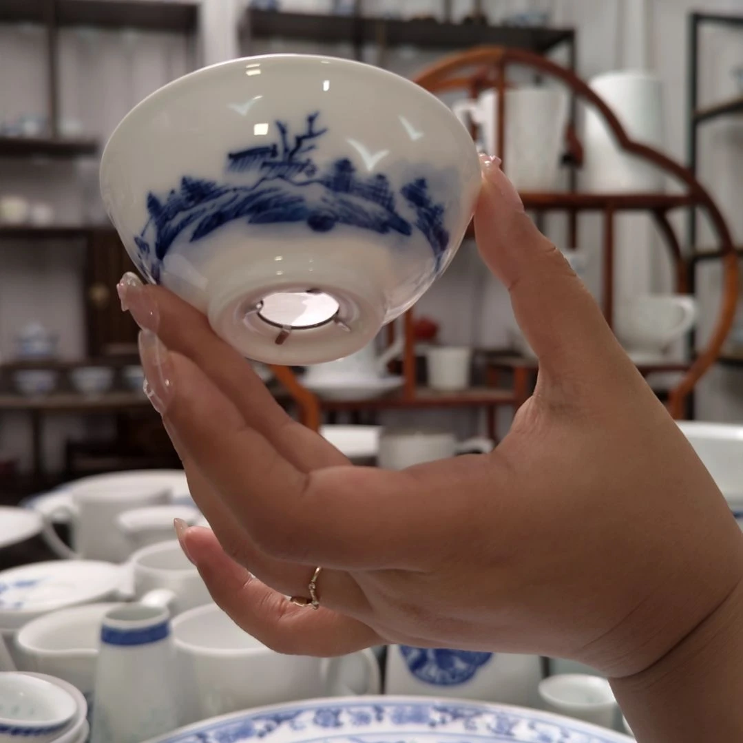 瓷手绘山光水色茶漏一个