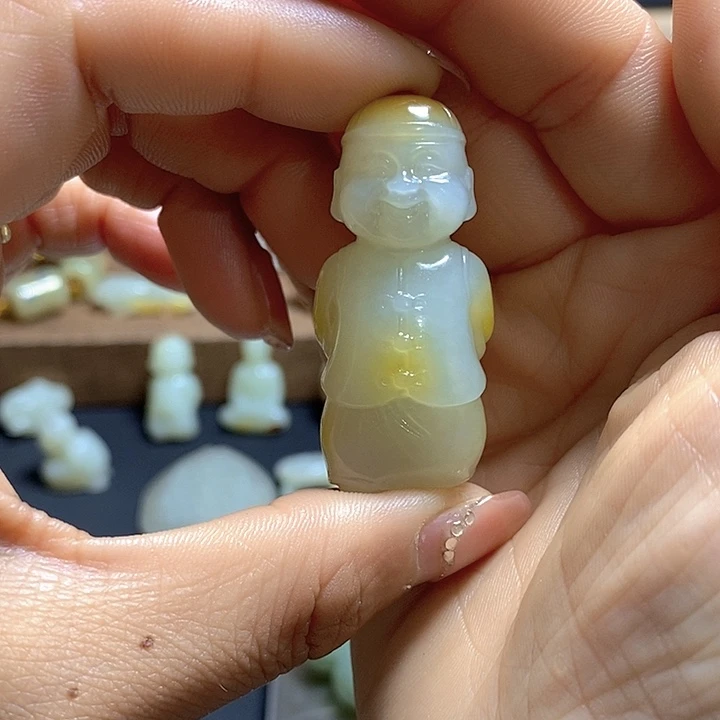 和田玉未镶嵌颈饰悟*㊋