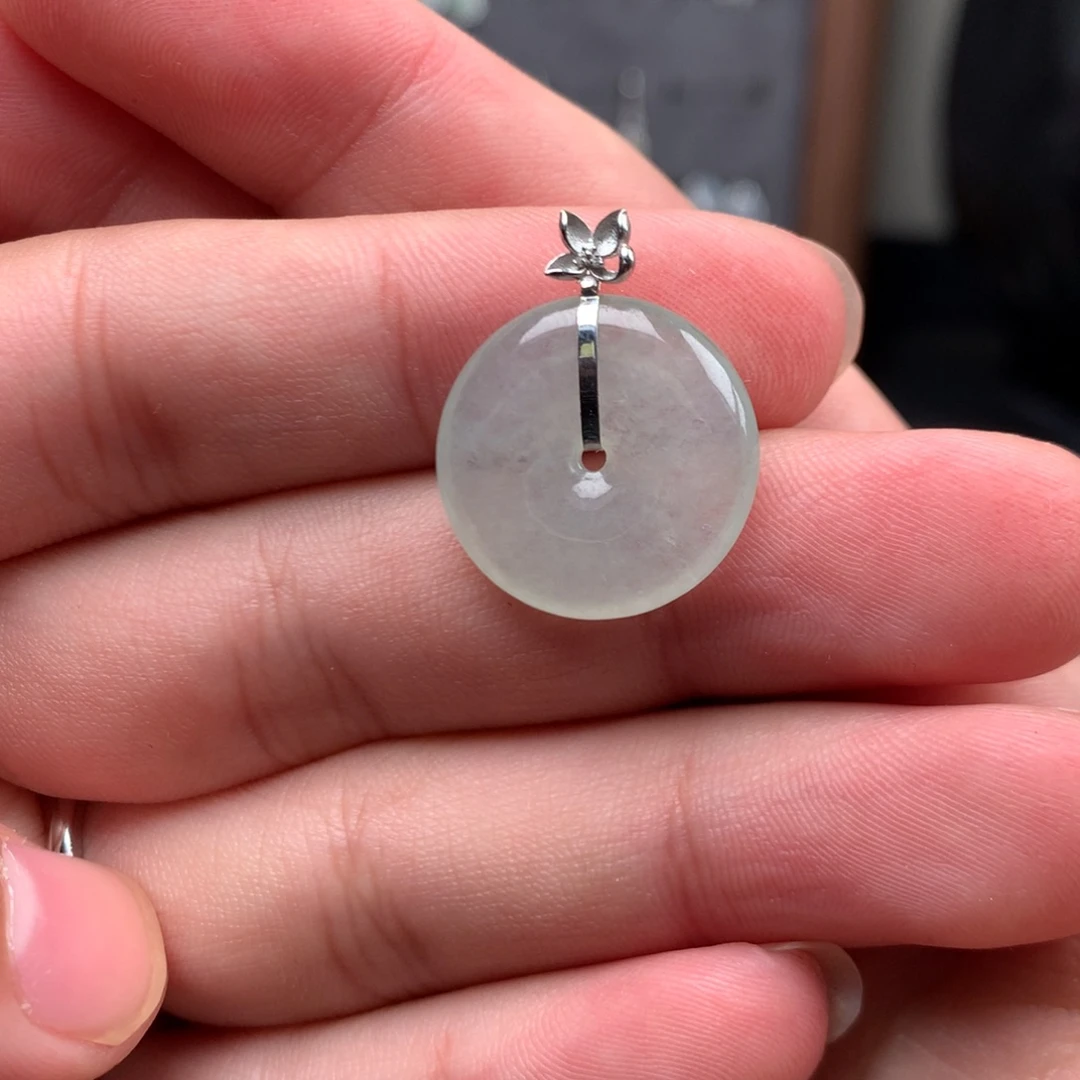 翡翠未镶嵌颈饰你是