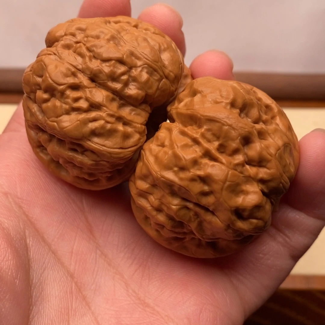【闪购商品】把件文玩核桃边43左右