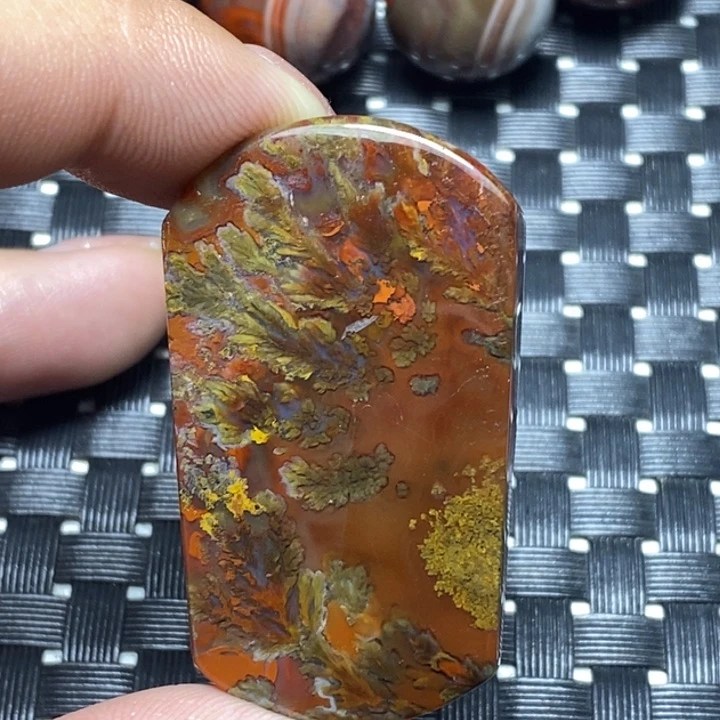 玛瑙/玉髓颈饰未镶嵌富**?