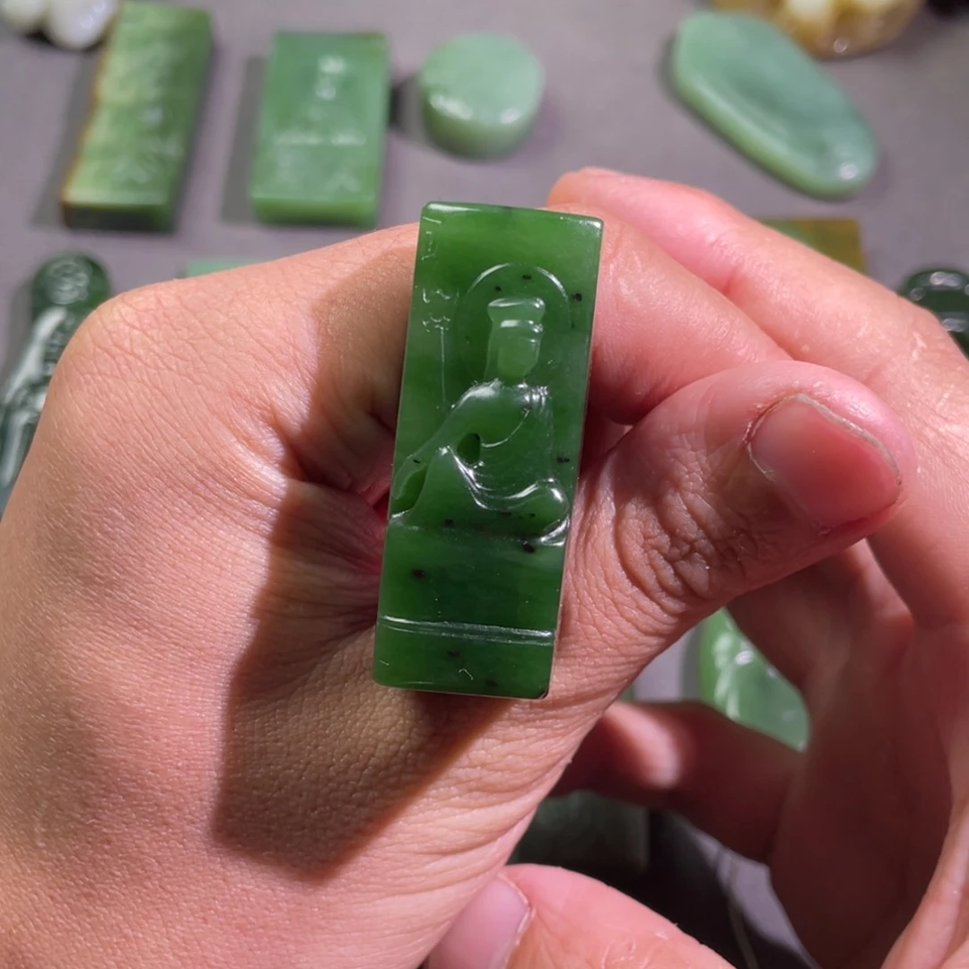 颈饰未镶嵌和田玉出****湛