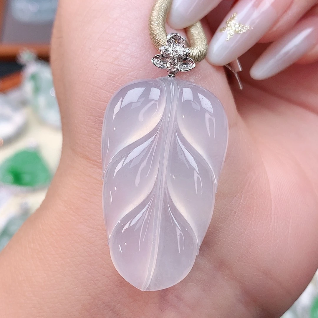 颈饰18K金镶嵌翡翠叶子