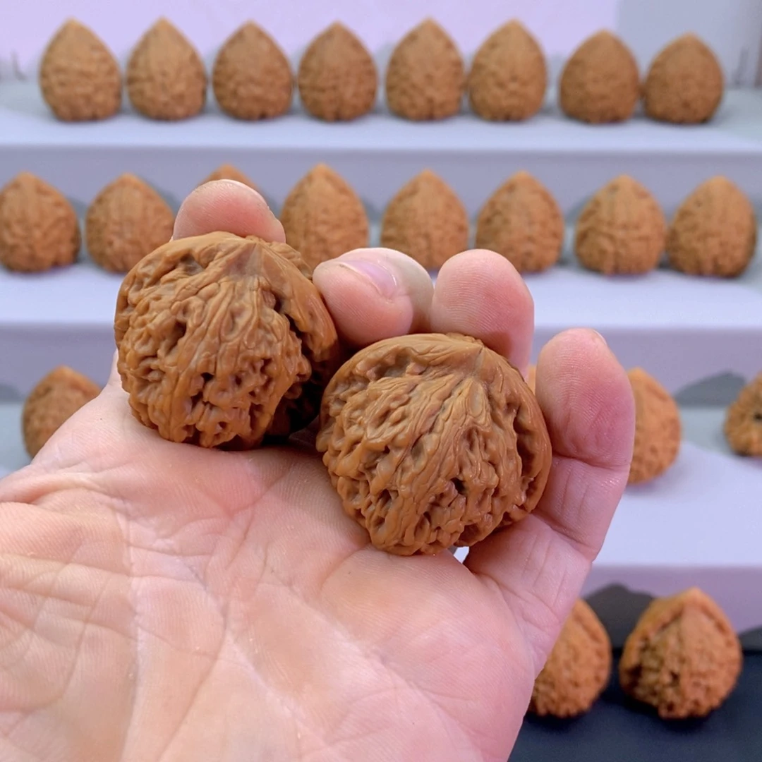 文玩核桃把件38红锦鲤