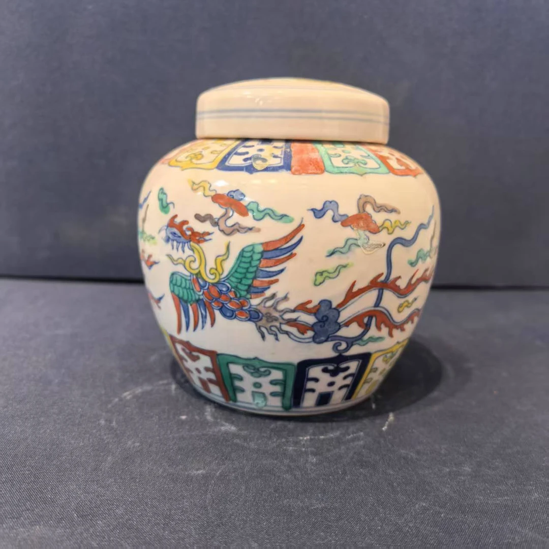 A28斗彩陶瓷瓶子