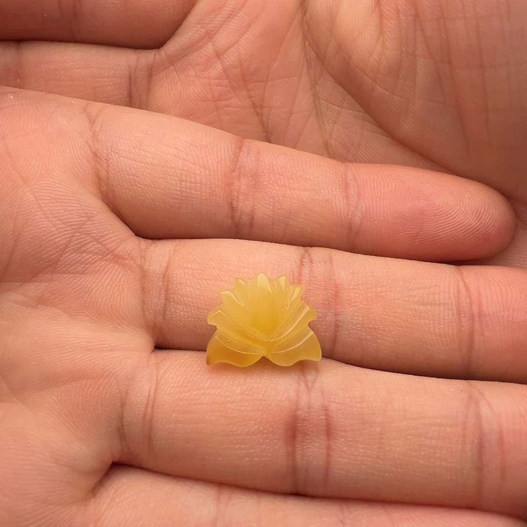 蜜蜡未镶嵌颈饰莲花提溜吊坠