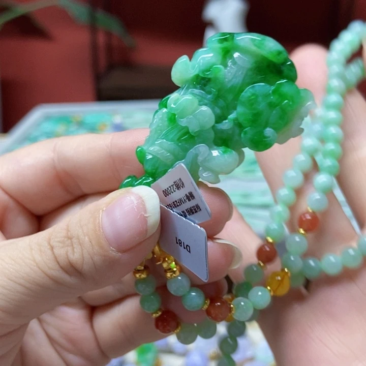 翡翠未镶嵌颈饰吊坠