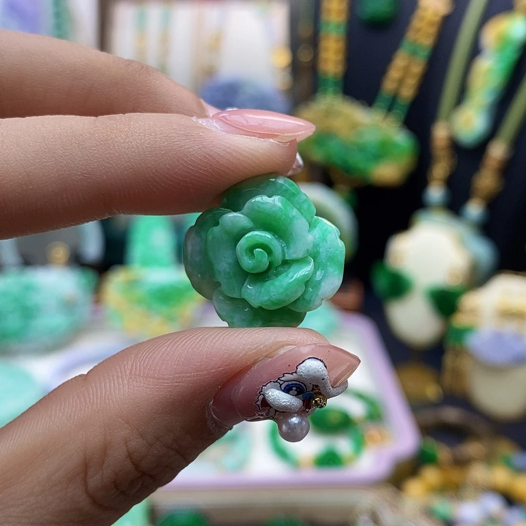 翡翠颈饰未镶嵌天然