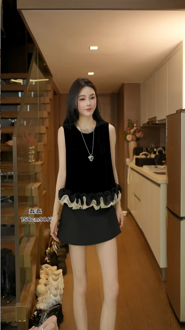 磊磊 【半墨姿夏】花瓣上衣 下摆重工花瓣圆领无袖背心上衣88167#