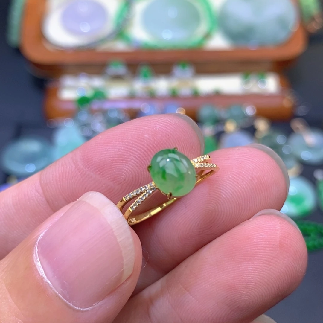 翡翠18K金镶嵌颈饰蛋