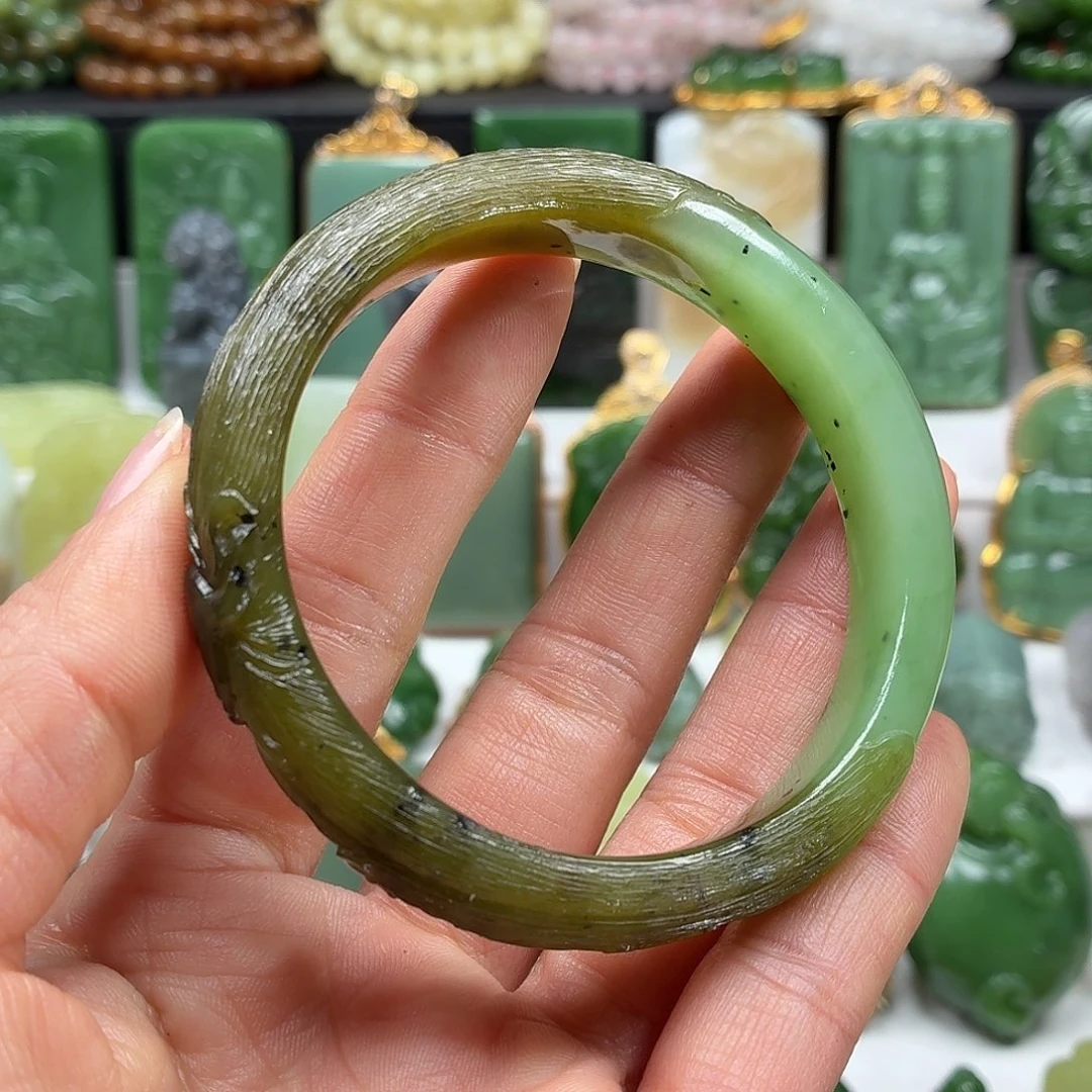 和田玉未镶嵌颈饰57.4苹果绿