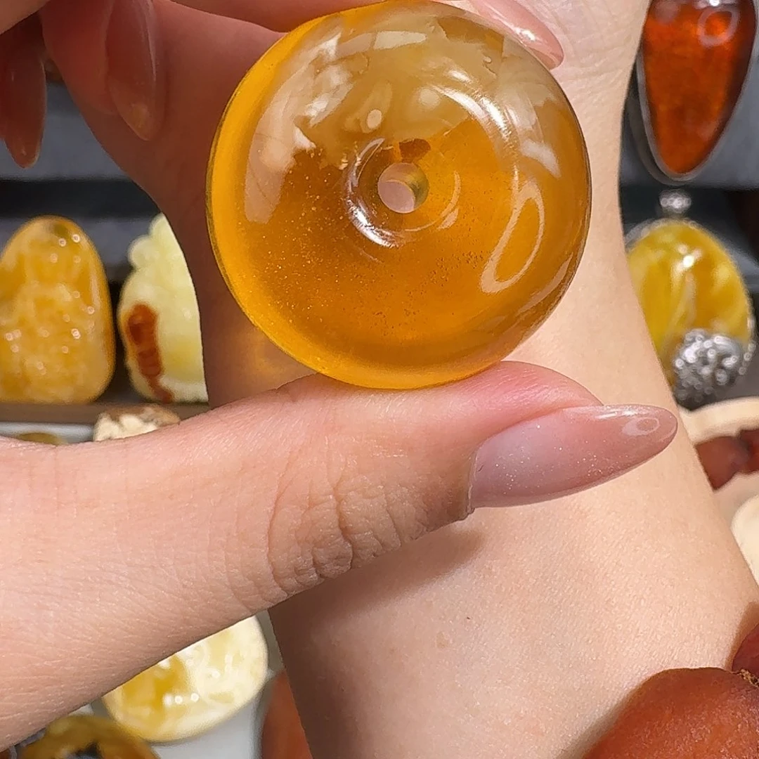 喜***庆未镶嵌琥珀裸石我