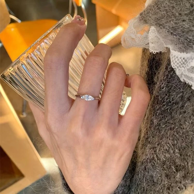 戒指随机款式一个