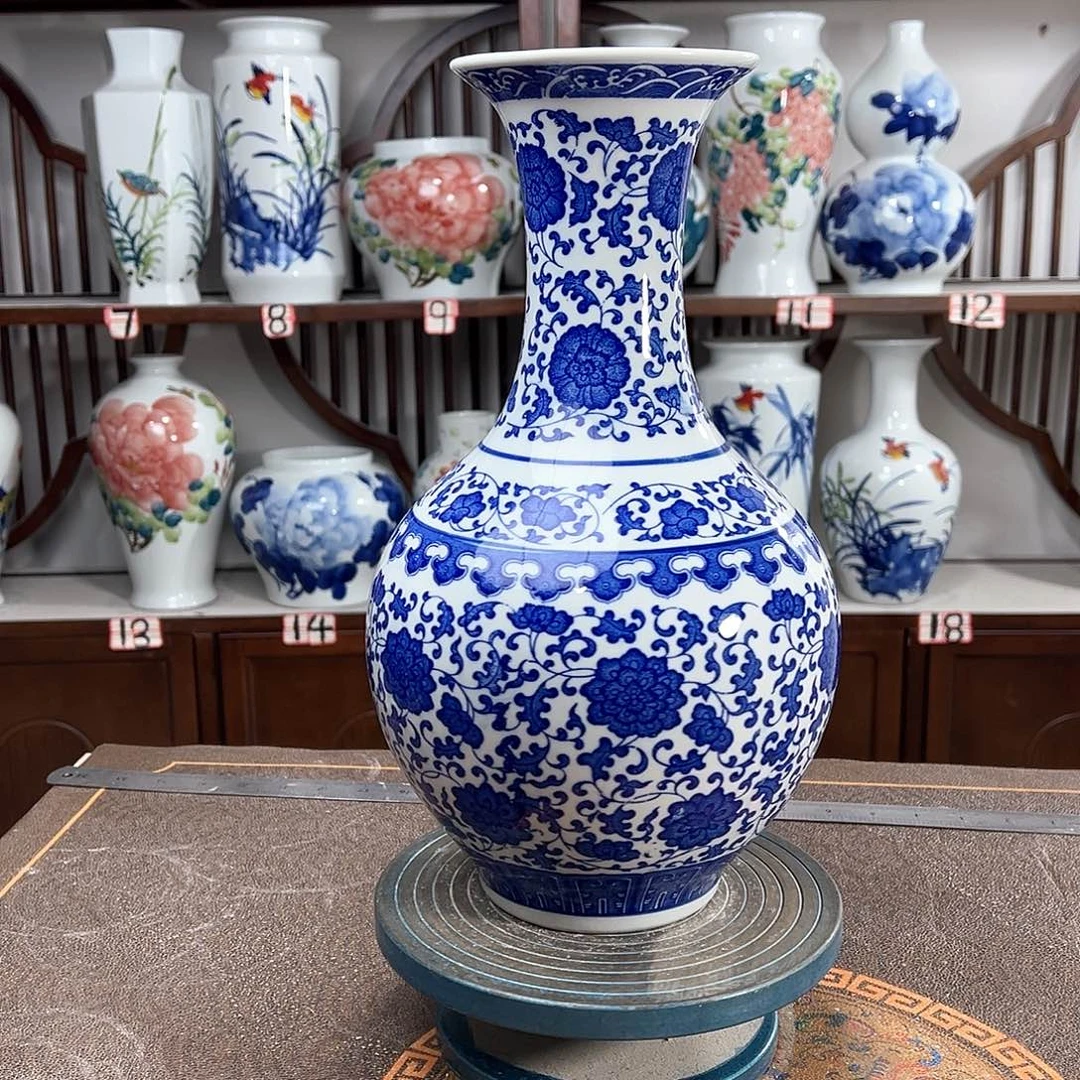 摆件景德镇陶瓷缠枝