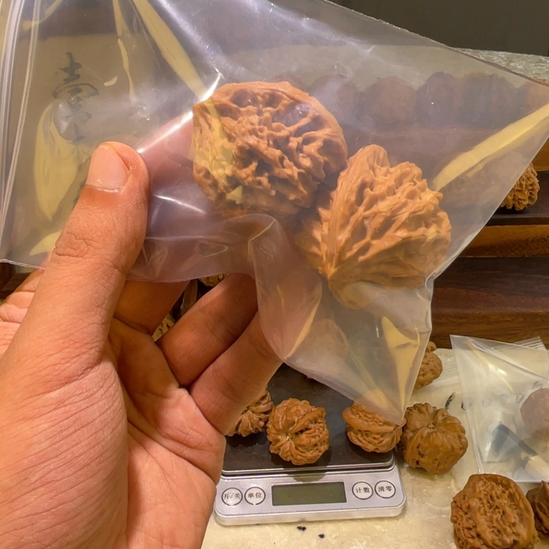 果***.大叶紫檀（黑酸枝木类）