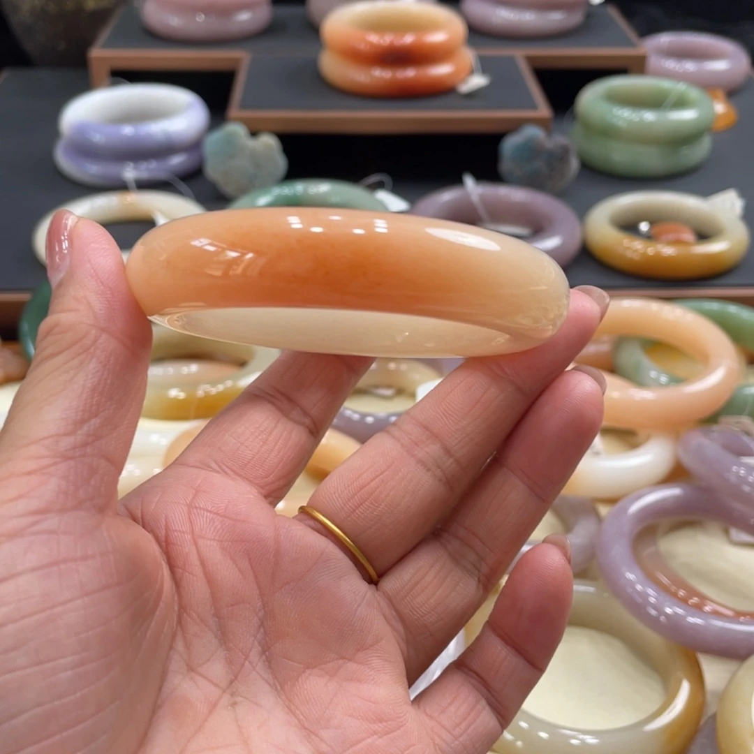 石英岩玉手镯未镶嵌～