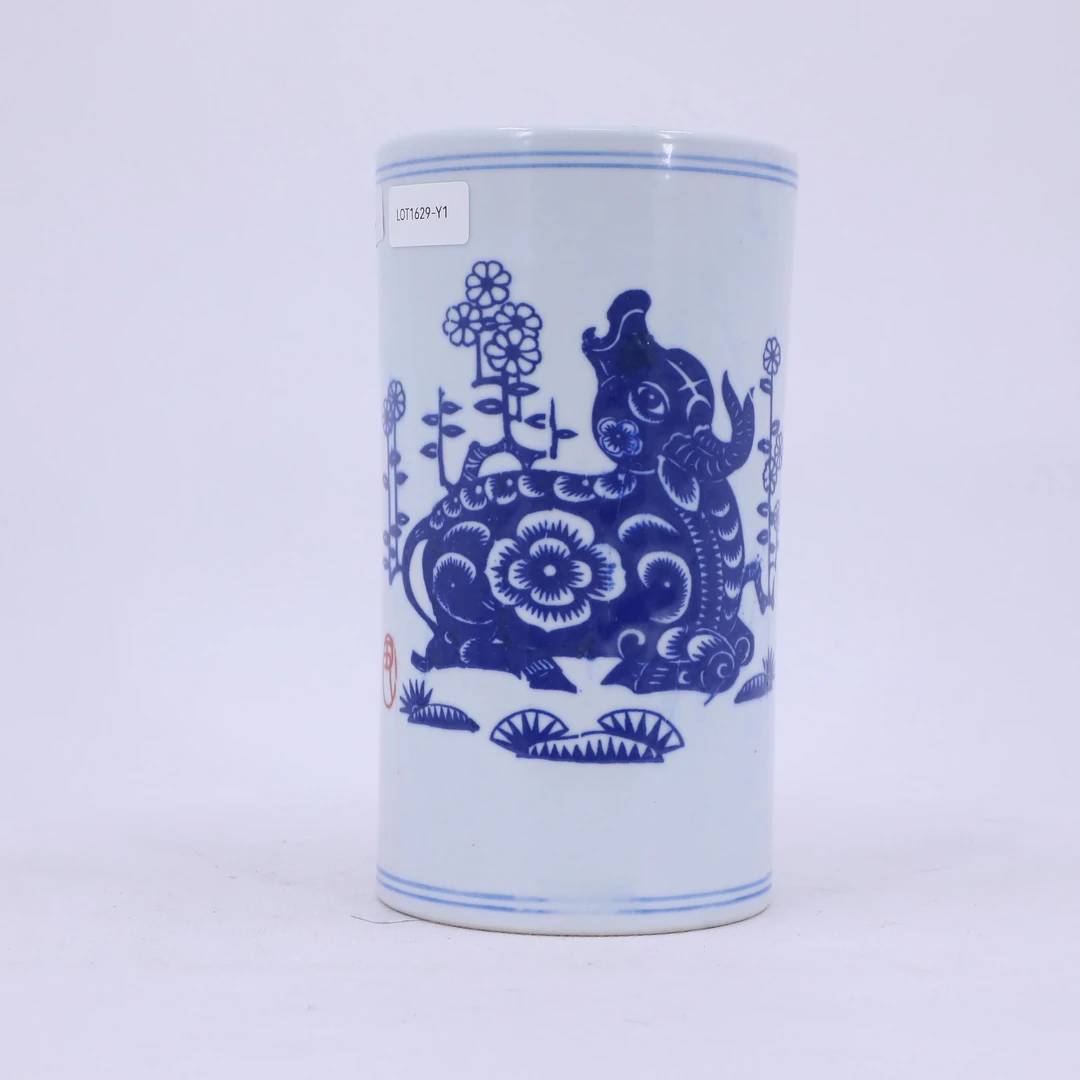 古陶瓷/青花釉里红剪纸生肖笔筒LOT1629