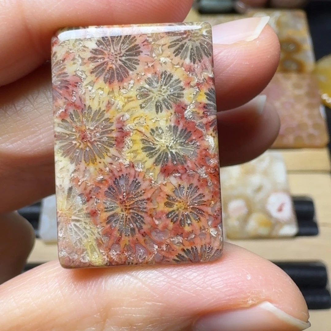 硅化玉紫红黄大花未镶嵌