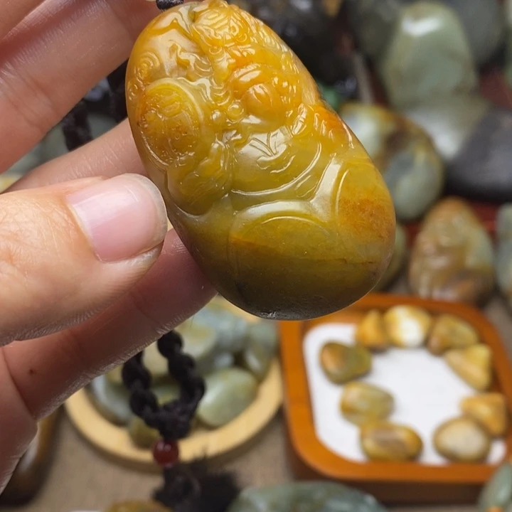 无***浪和田玉未镶嵌颈饰