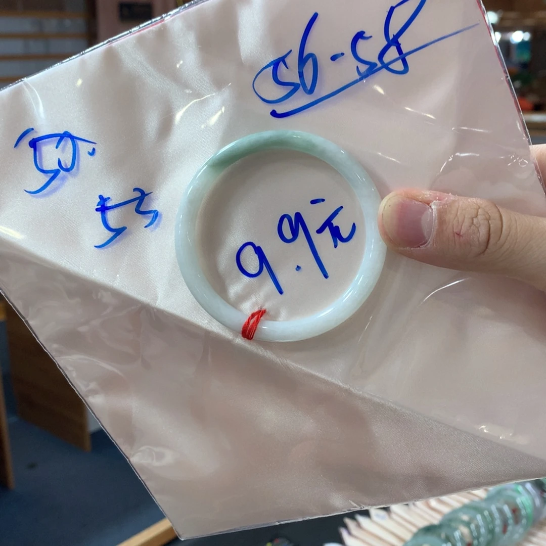 淡***然翡翠未镶嵌手镯买断