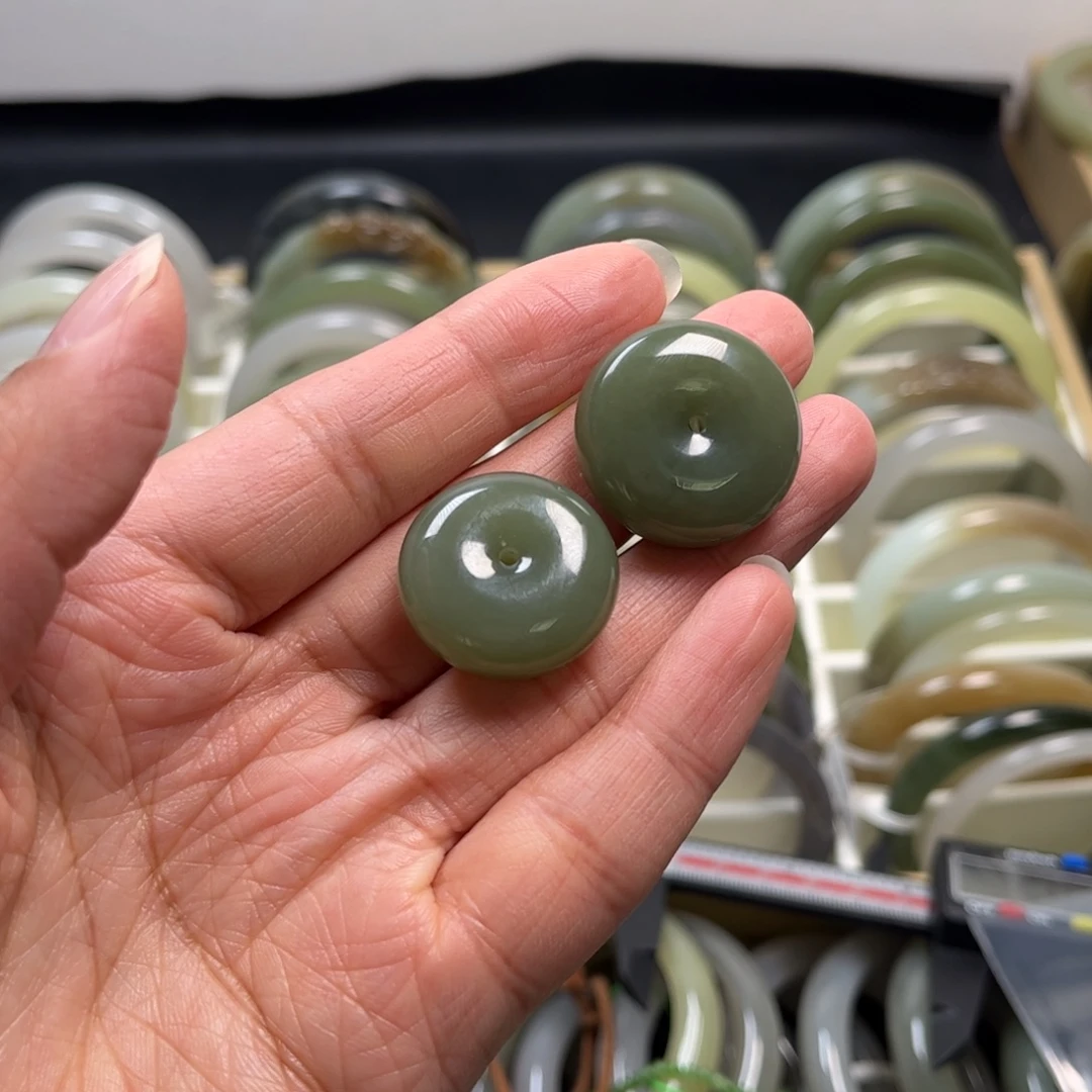 思***颜和田玉未镶嵌吊坠(赠链)