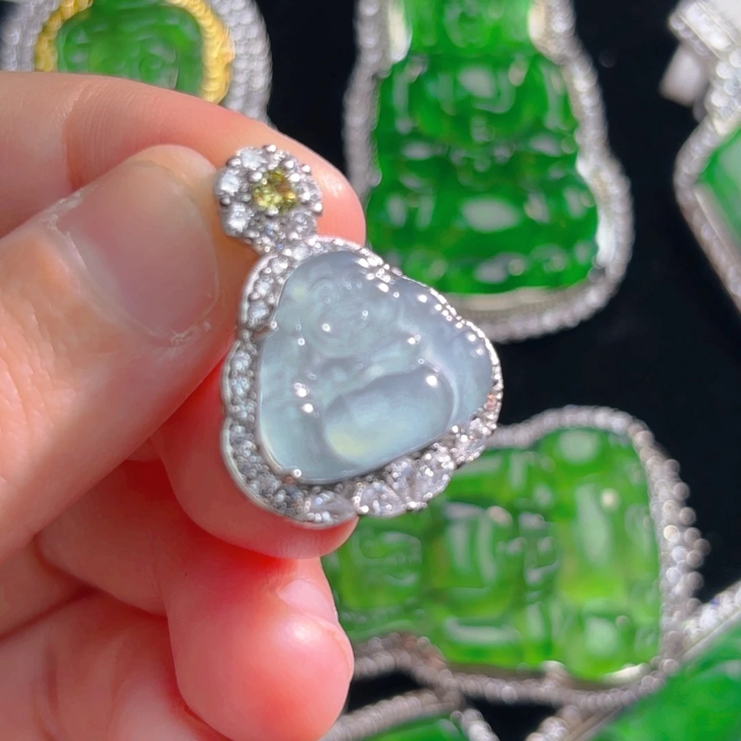 翡翠颈饰未镶嵌佛公