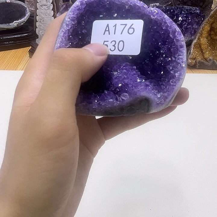 未镶嵌紫晶大型摆件（非配饰）紫晶洞多样性发其一