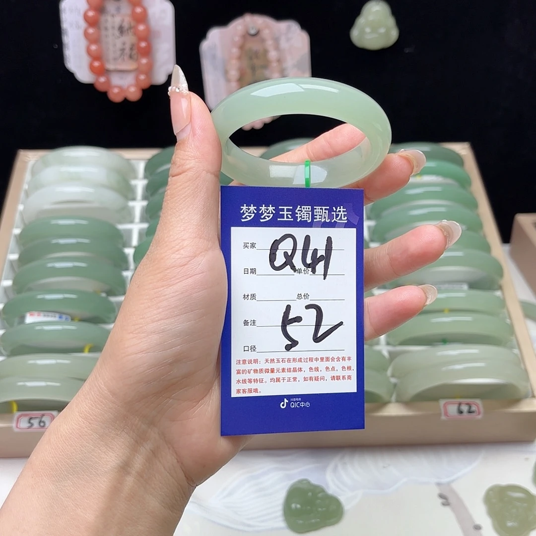 加***糖未镶嵌手镯石英质玉