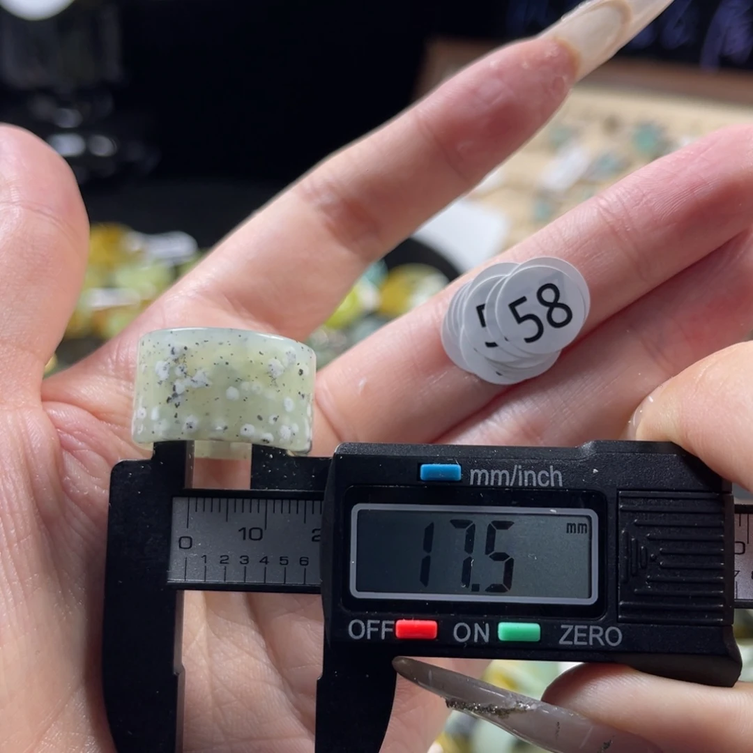 蛇纹石玉未镶嵌戒指