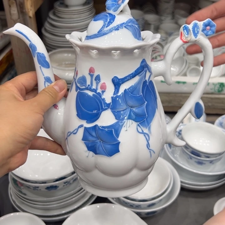 醴陵釉下手绘浮雕茶壶1500毫升