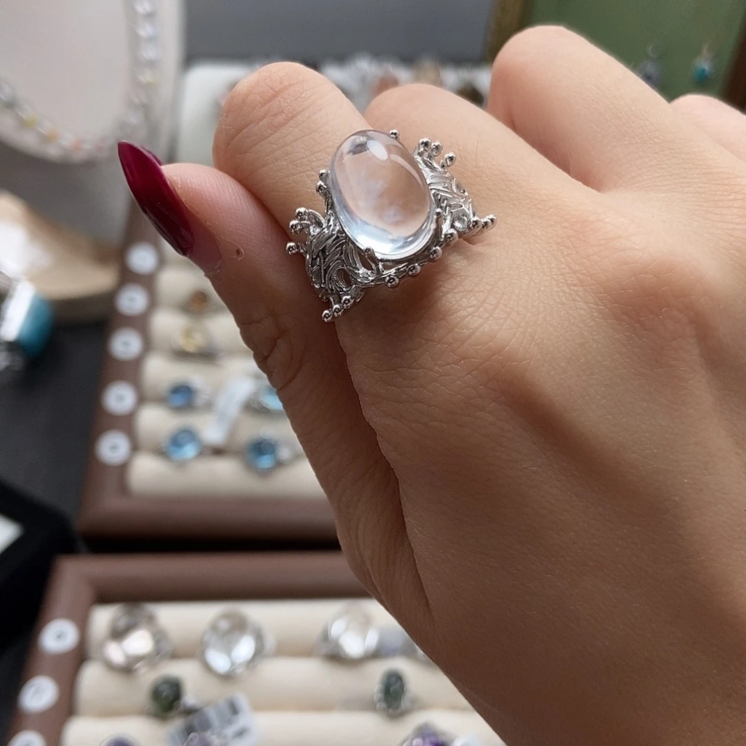 水晶戒指银S925镶嵌一***波蓝针