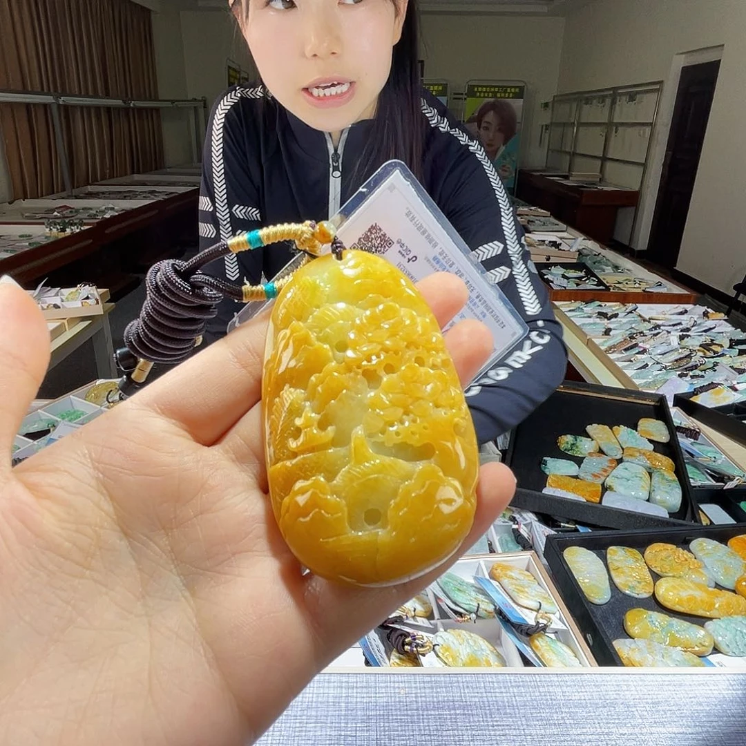 翡翠未镶嵌颈饰一